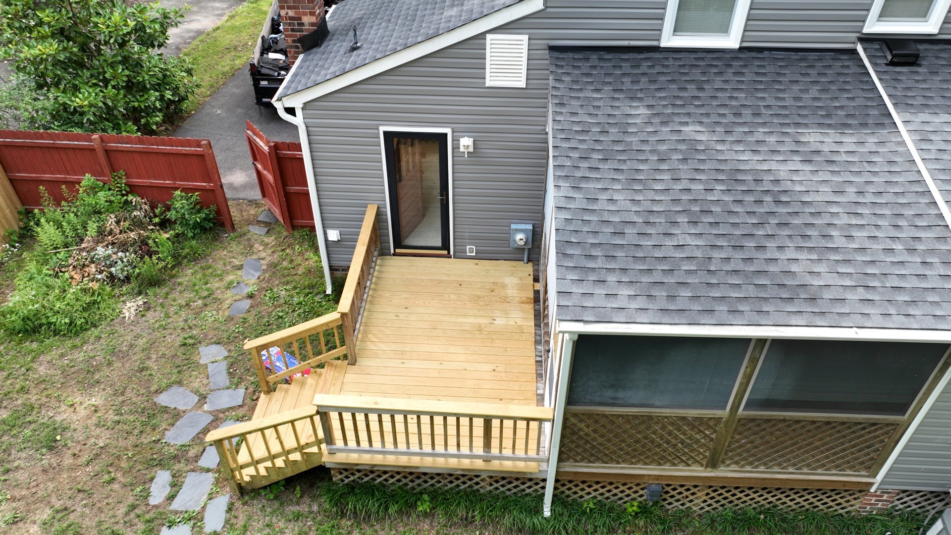 Absolute Building Services vinyl siding and deck project in Richmond, VA